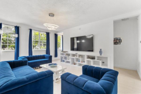Bayside Townhome - Private Beach Access, Pool and Hot Tub, Free Parking